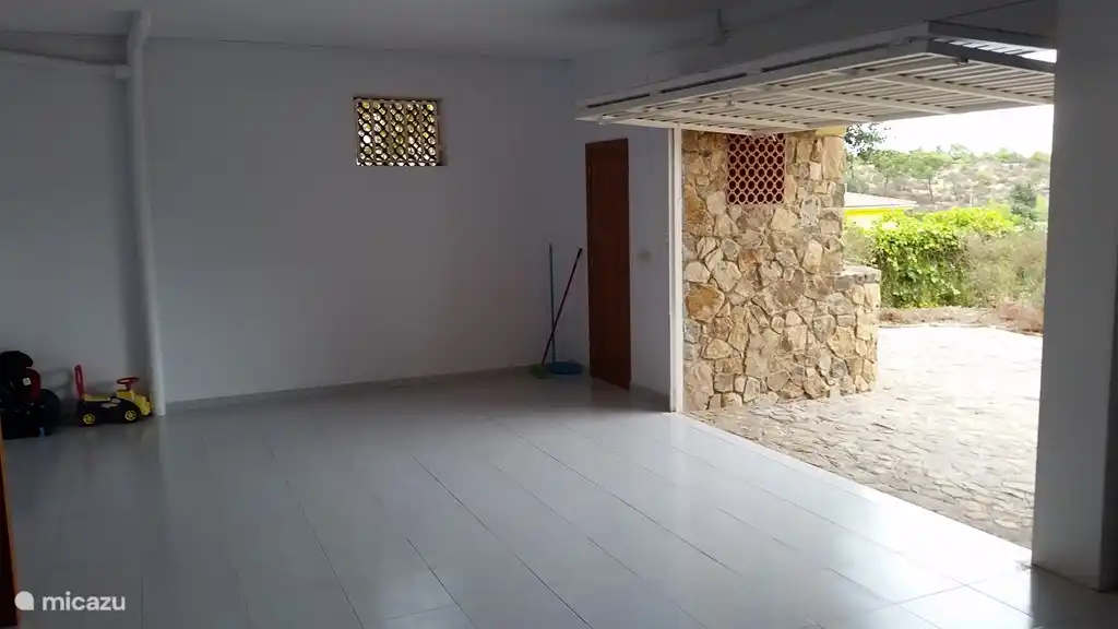 Teil der Garage, darunter separate Toilette