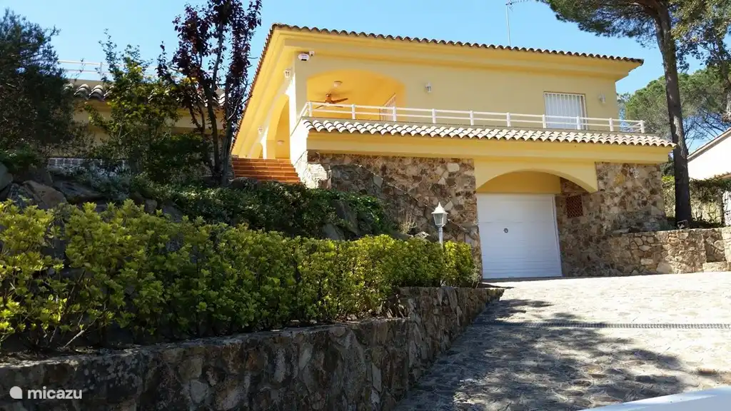 Garage Eingang der Villa Maravilla