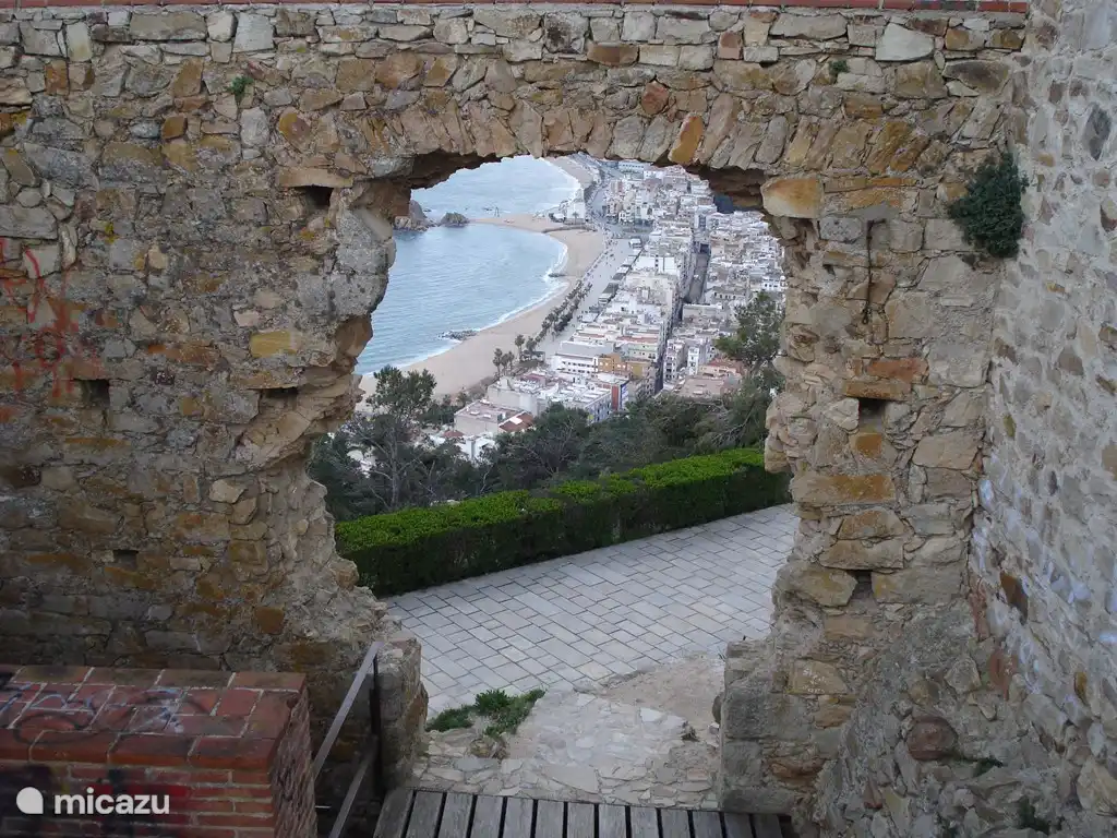 Blick auf die Altstadt von Blanes. Der alte Teil ist wirklich Spanisch und gemütlich. Der neue Abschnitt ist ziemlich touristisch.