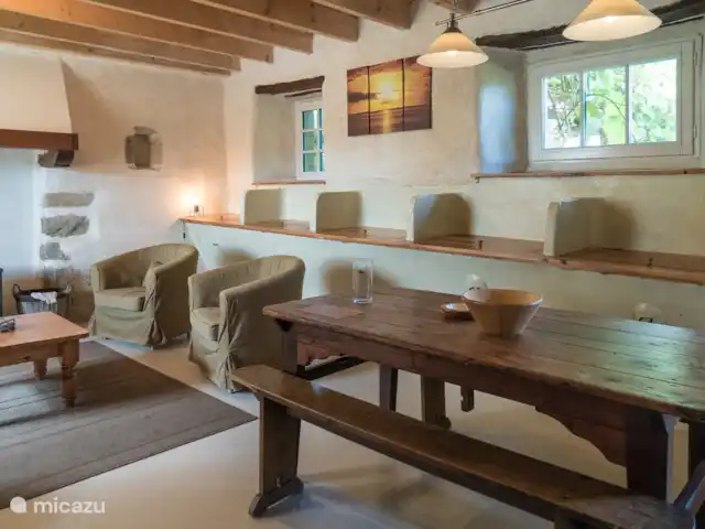 gîte / cottage huren in Frankrijk, Côtes-d'Armor, Hengoat – Gite De Paardenstal met de bakken waar vroeger de paarden aan stonden om te eten.