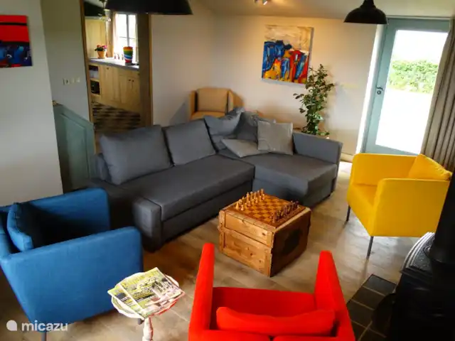 't Heeske huren in Nederland, Limburg, Sevenum - vakantiehuis De aparte woonkamer, is voorzien van een eiken parketvloer met comfortabele vloerverwarming. Ook de andere ruimtes zijn volledig voorzien van vloerverwarming.
