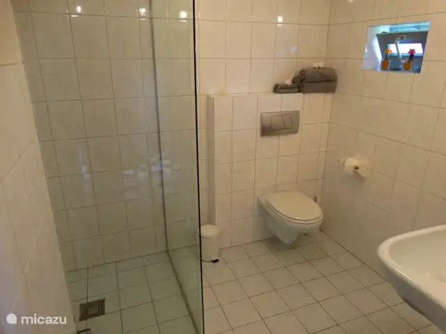 't Heeske huren in Nederland, Limburg, Sevenum - vakantiehuis Badkamer (voorzien van vloerverwarming).