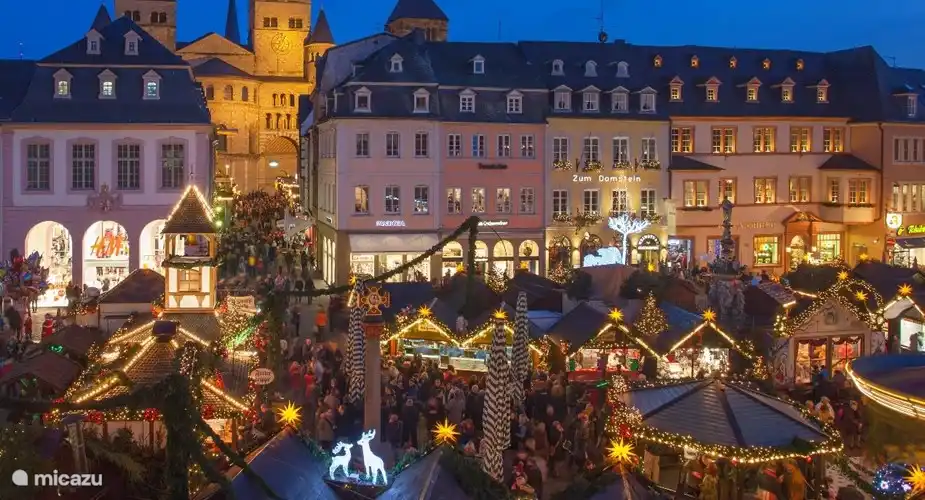 siempre divertido ir de compras, oler la cultura o al encantador mercado navideño en Trier del 23 de noviembre al 22 de diciembre.