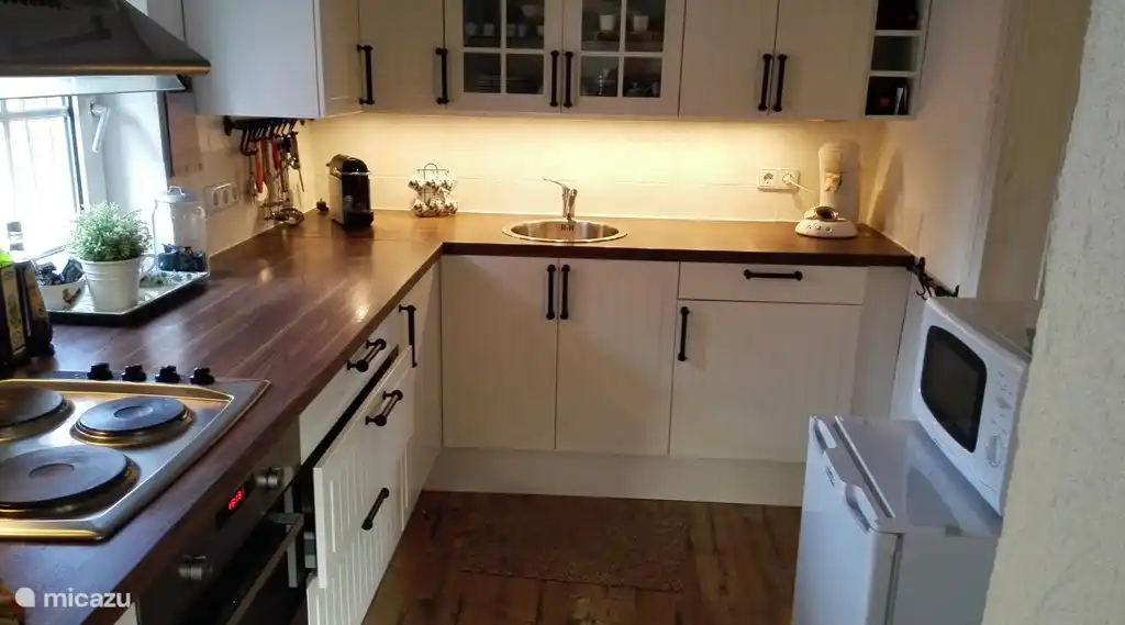 La cocina completa se ha instalado recientemente. Equipado con todo lo necesario.