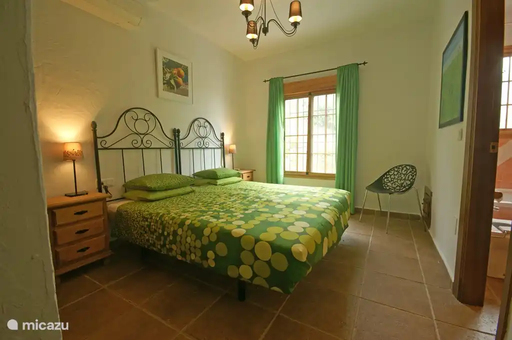 Dormitorio 1, con baño contiguo.