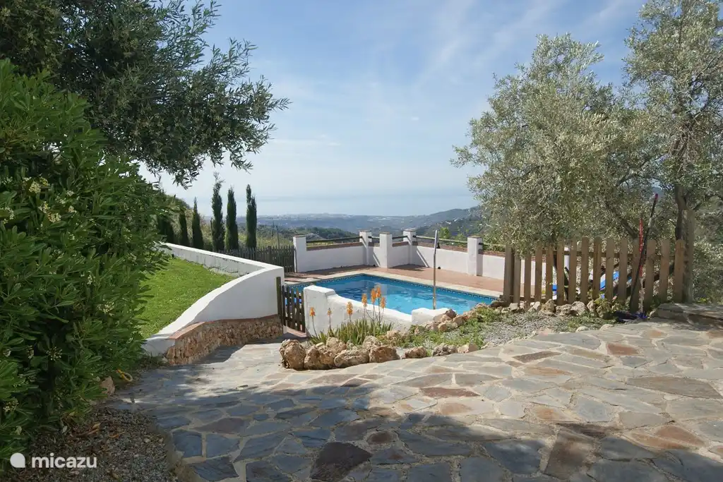 Ver a través de la piscina.