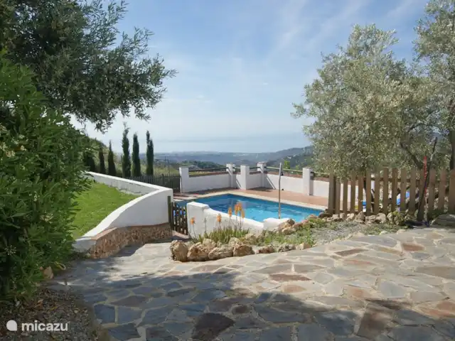 Villa Godoy | Espagne, Andalousie, Frigiliana - villa Vue jusqu'à la piscine.