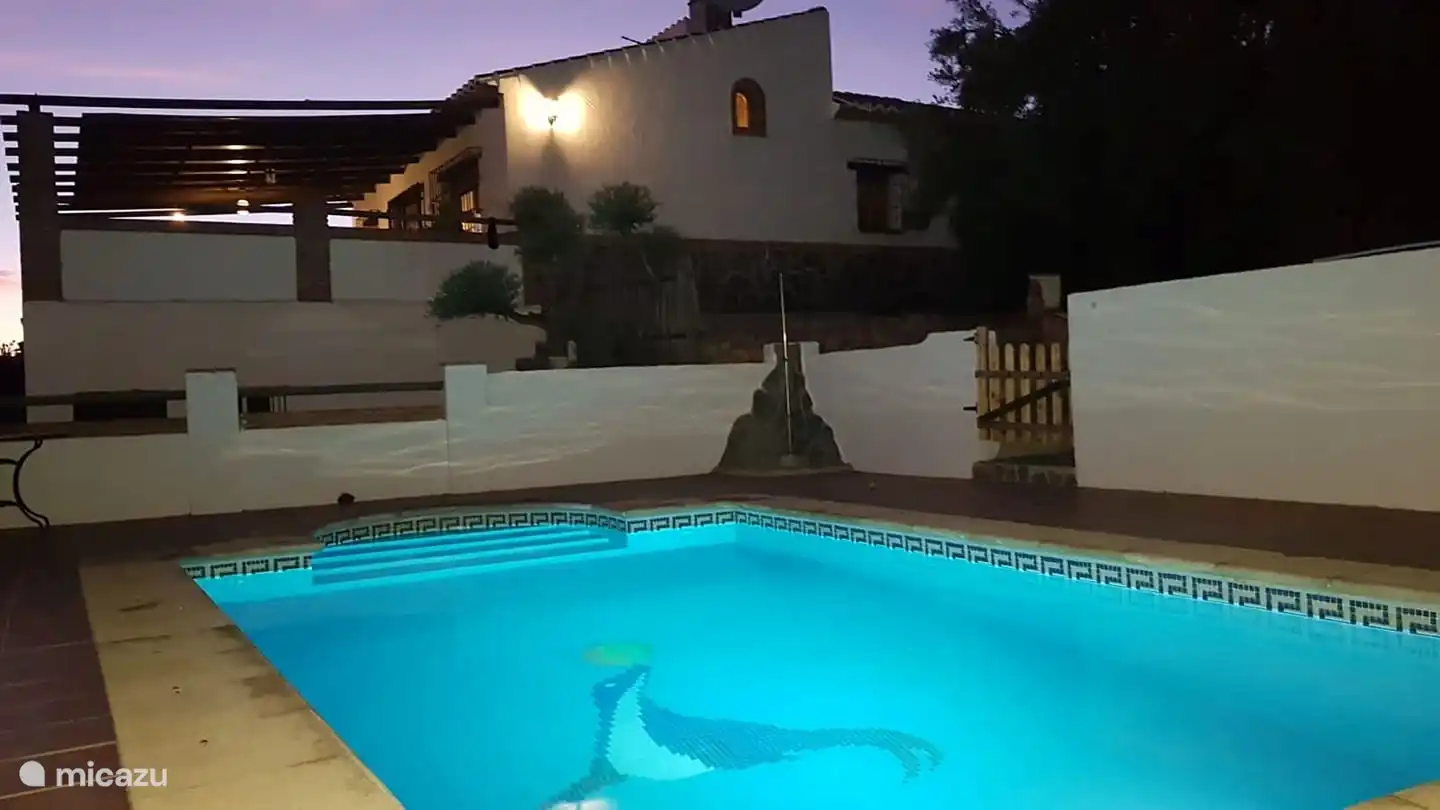 Villa Godoy al anochecer