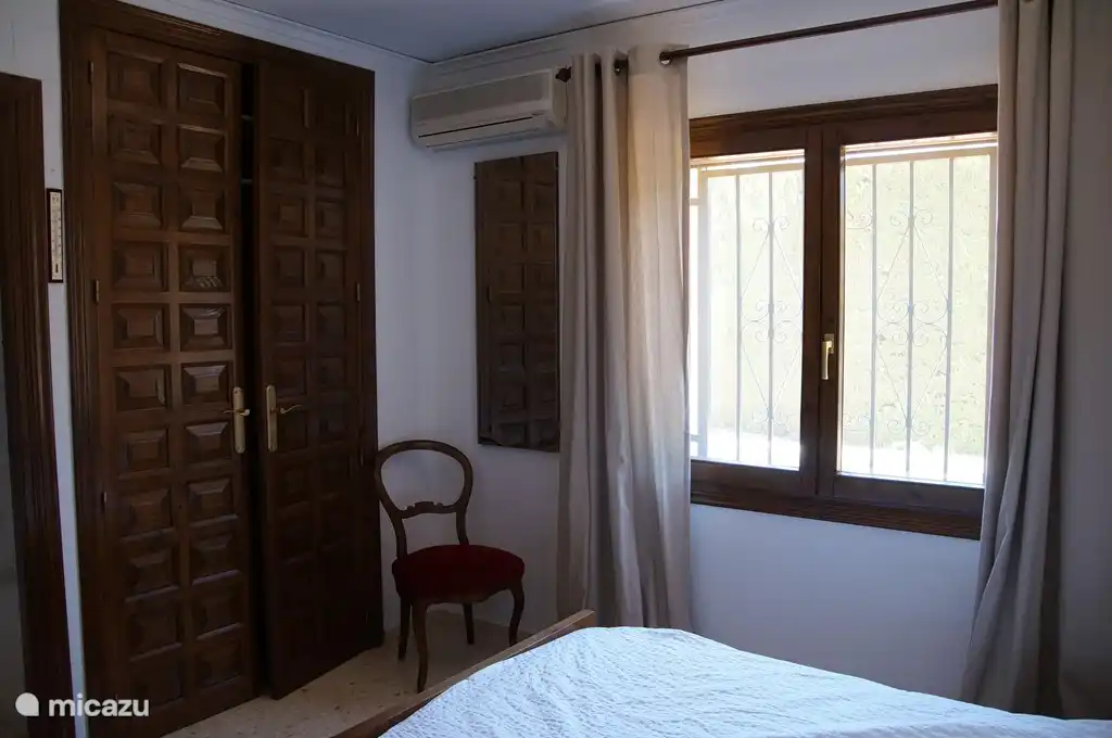 1 bedroom with air conditioning