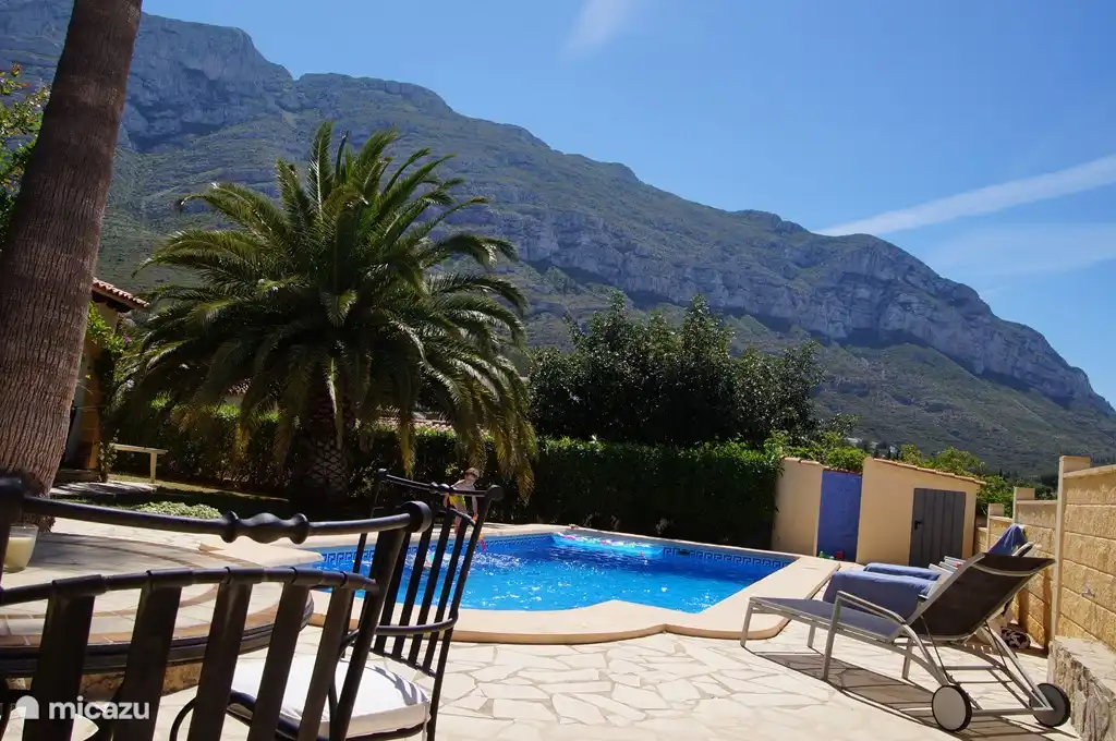 Second terrace overlooking pool and Montgo