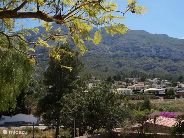 Villa Dénia | Espagne, Costa Blanca, Dénia - villa Vue depuis l'arrière de la maison, Sur le Montgo, qui peut être escaladé. Et la vue depuis le hamac.