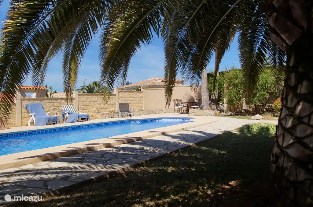 Lovely spacious pool