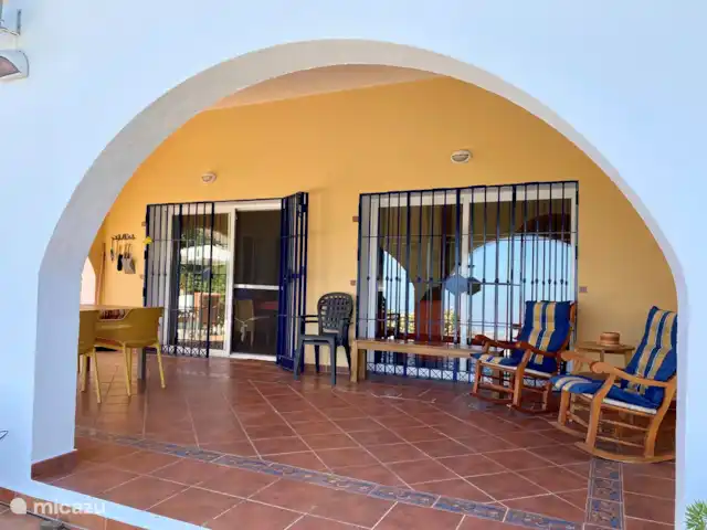 Los Pajaros | Espagne, Costa del Sol, Torrox - maison de vacances La terrasse couverte : lire un livre dans l'un des rocking-chairs ou profiter du calme et de la vue