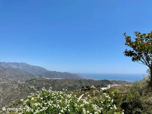 Vues sur Frigiliana, Nerja et la mer Méditerranée