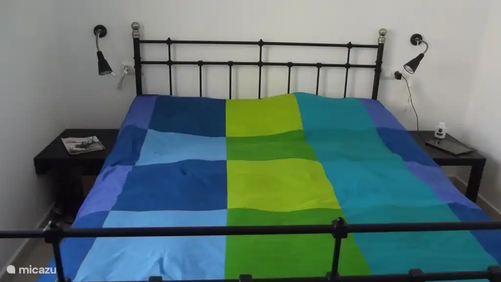 Chambre parentale, avec un lit double 160 x 200 cm.