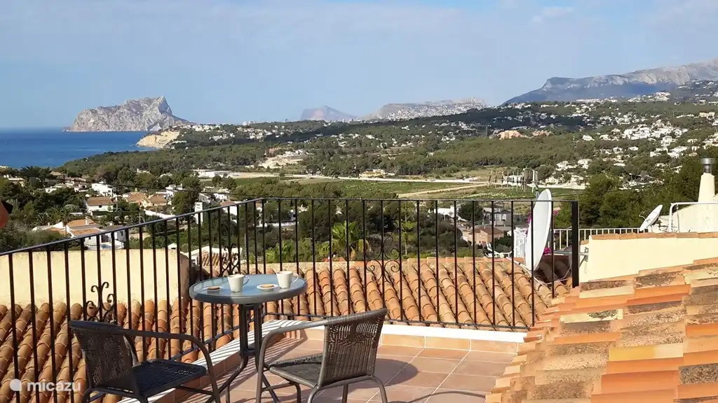 Vue spectaculaire depuis la terrasse sur le toit.