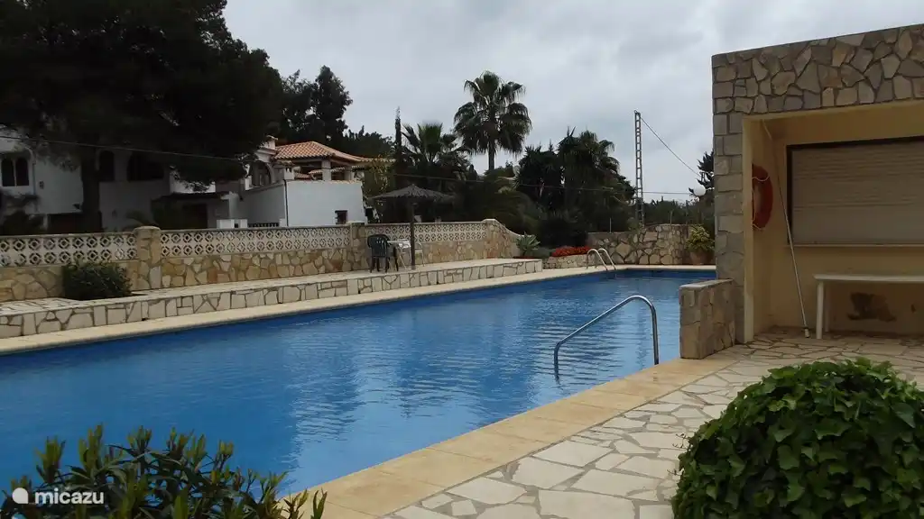 Piscine à 30 mètres de la maison.