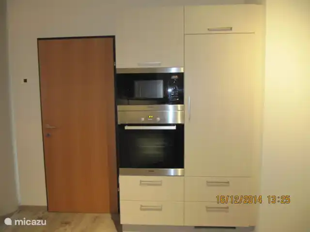 Aineckblick TOP 14 | Autriche, Salzburgerland, Sankt Margarethen im Lungau - appartement Appareil mural avec grand réfrigérateur, congélateur et micro-ondes et four séparé