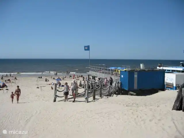 Strand von Sintmaartenszee in 2 km Entfernung mit gemütlichem Pavillon.