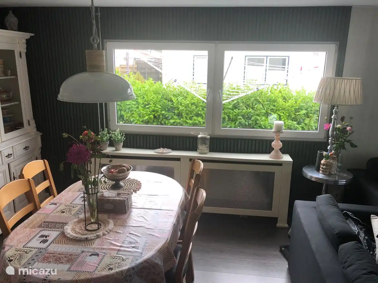 Essbereich, Heizung und Stehlampe