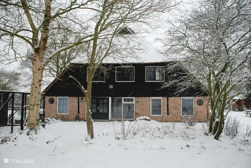 De hoeve in de winter