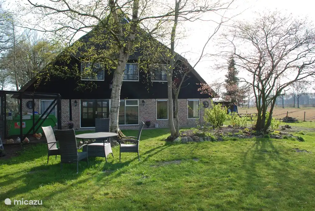 Aanzicht (nog zonder wilgenschutting).