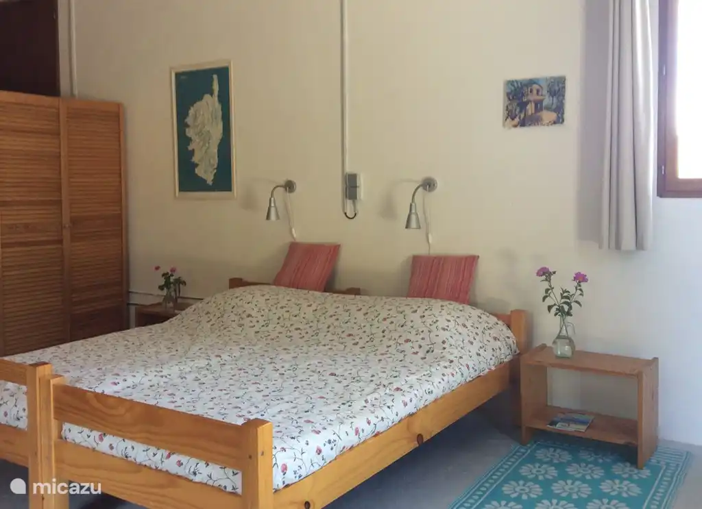 second bedroom with two single beds