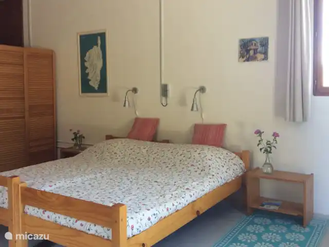 casa vacacional en Francia, Córcega, Calcatoggio – Villa Arbousier Calcatoggio segundo dormitorio con 2 camas individuales