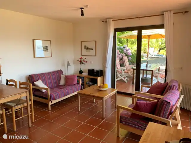casa vacacional en Francia, Córcega, Calcatoggio – Villa Arbousier Calcatoggio Salón con vistas a la terraza y al jardín