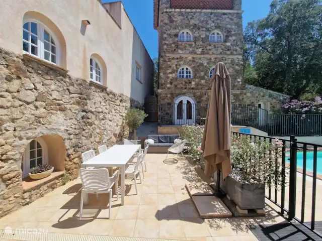 Hameau des Claudins n°16 La Mourre | France, Côte d'Azur, Le Plan-de-la-Tour - maison de vacances Terrasse privée directement au bord de la piscine