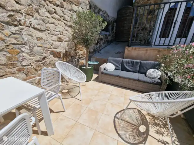 Hameau des Claudins n°16 La Mourre | France, Côte d'Azur, Le Plan-de-la-Tour - maison de vacances Terrasse privée avec salon, parasol et table à manger