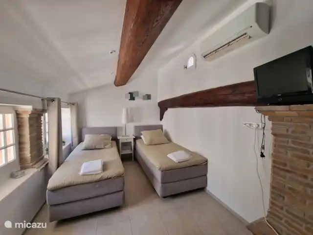 Hameau des Claudins n°16 La Mourre | France, Côte d'Azur, Le Plan-de-la-Tour - maison de vacances Loft semi-ouvert avec 2 lits simples