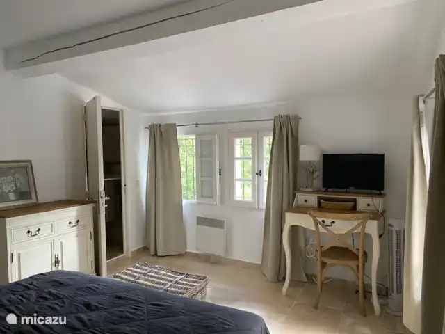 Hameau des Claudins n°1 Saint-Martin | France, Côte d'Azur, Le Plan-de-la-Tour - maison de vacances TV dans la chambre