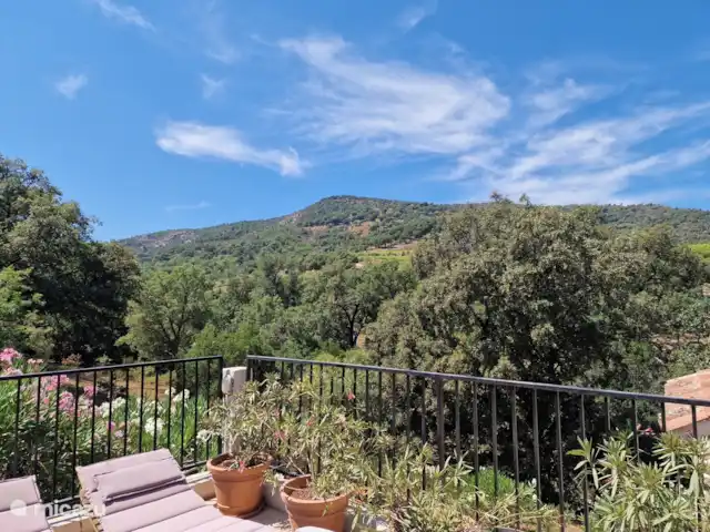 Hameau des Claudins No. 3 Vernet en Francia, Costa Azul, Le Plan-de-la-Tour - casa vacacional Vistas a la montaña desde la terraza privada