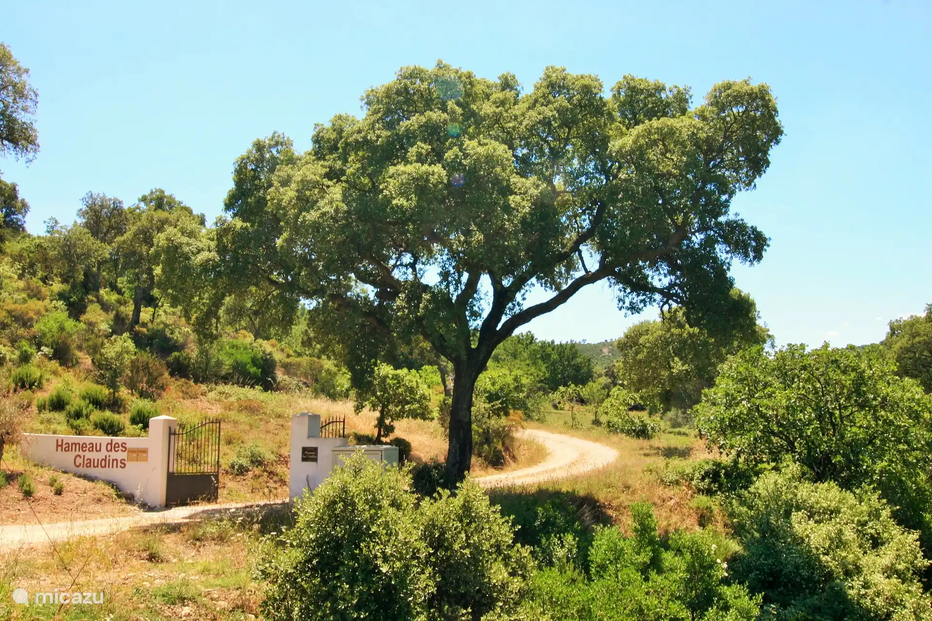Entrada a Hameau des Claudins en las montañas
