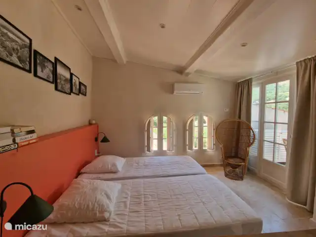 Hameau des Claudins No. 3 Vernet en Francia, Costa Azul, Le Plan-de-la-Tour - casa vacacional Dormitorio doble con aire acondicionado y balcón