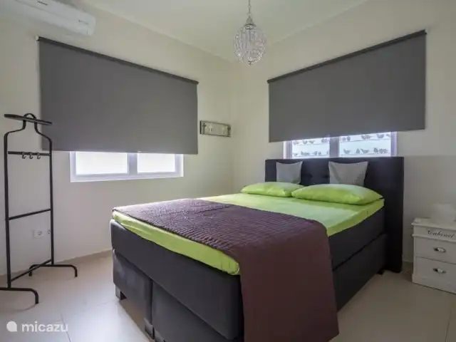 Casa Kontentu en Curazao, Bandabou (oeste), Fontein - casa vacacional el segundo dormitorio con somier de 180x200. Equipado con armario empotrado y aire acondicionado.
