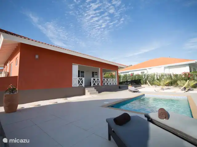 Casa Kontentu en Curazao, Bandabou (oeste), Fontein - casa vacacional Casa Kontentu con piscina privada y amplio porche, en plena zona tranquila de la isla. Cerca de las playas más bonitas: Porto Mari, Daaibooi y Cas Abou. Puedes tomar el sol en las playas, pero también disfrutar del buceo y el snorkel