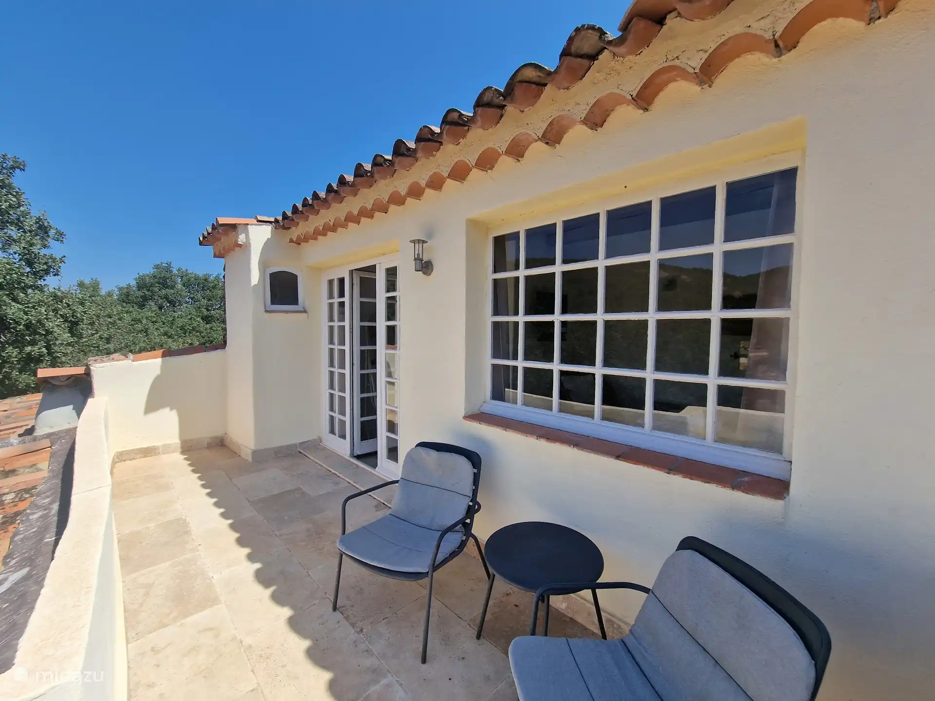 Balcony with seating