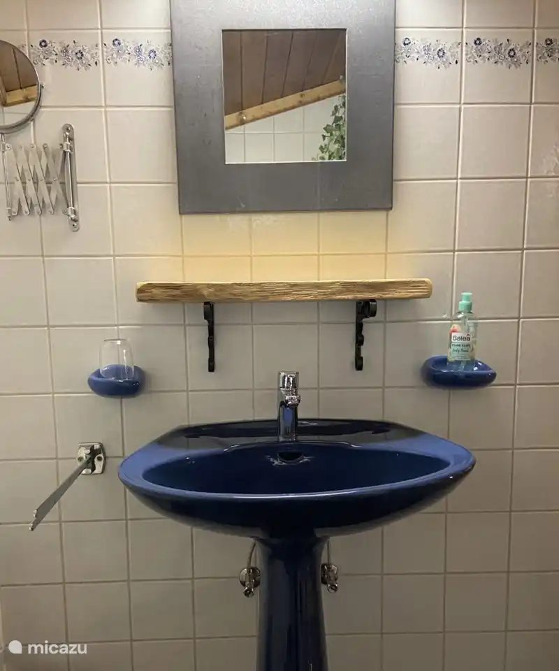 2 bathroom with extra WC