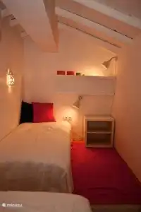 Kinderslaapkamer met 2 eenpersoonsbedden en airco