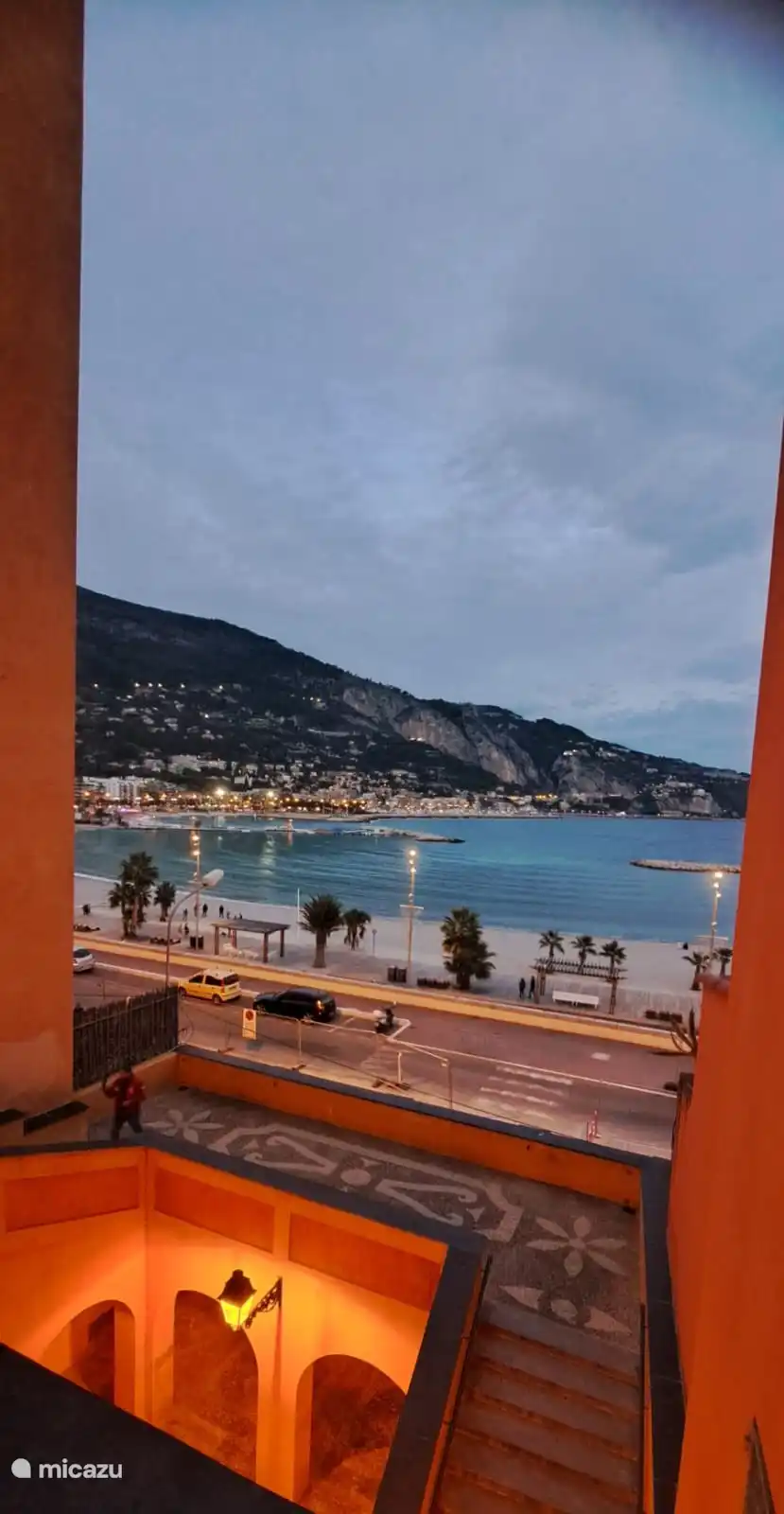Blick auf Menton von der Kathedrale aus.