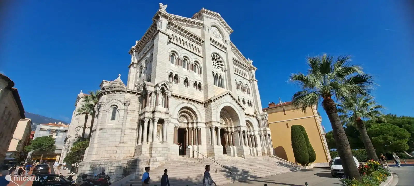 Kathedrale auf dem Tafelberg Monaco.
Im Vergleich zu. Der Palast. In dieser Kathedrale befinden sich die Grimaldi's. Wie Grace Kelly, die ehemalige Monarchin pr. Rainier etc.