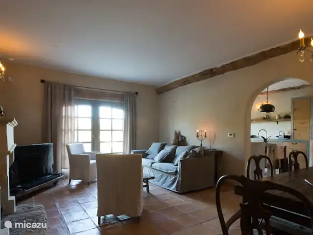 Boutique Finca Jasmin I | Espagne, Costa Blanca, Benissa - finca Le salon du rez-de-chaussée avec vue sur la cuisine.