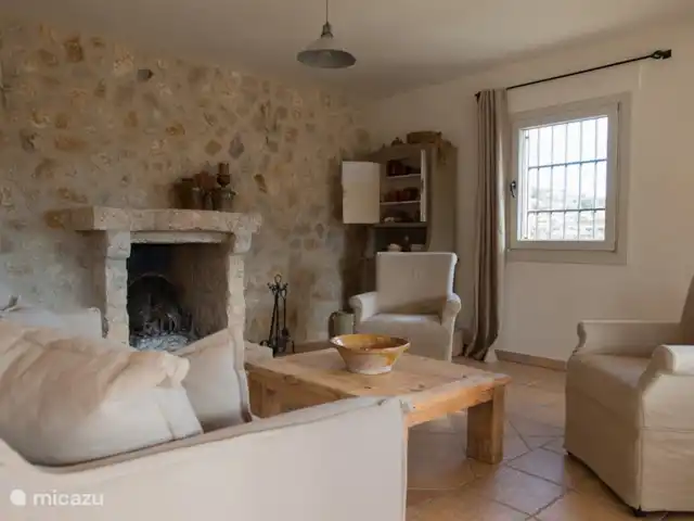 Boutique Finca Jasmin I | Espagne, Costa Blanca, Benissa - finca L'un des deux salons élégants et confortables avec cheminée.
