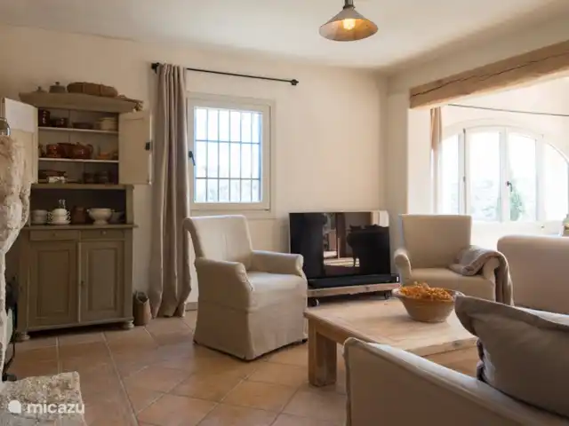 Boutique Finca Jasmin I | Espagne, Costa Blanca, Benissa - finca Le salon attrayant avec grand écran (55 pouces), Apple TV et système audio Sonos.