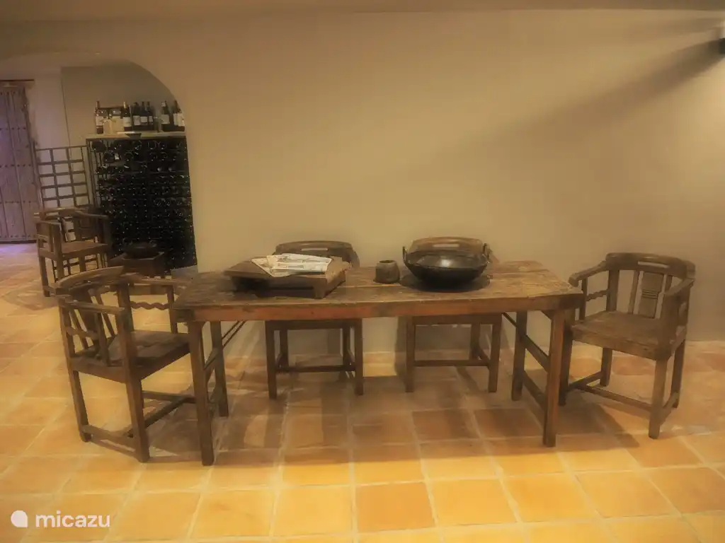 La cata de vinos...... disfrutando juntos de vinos franceses o españoles.