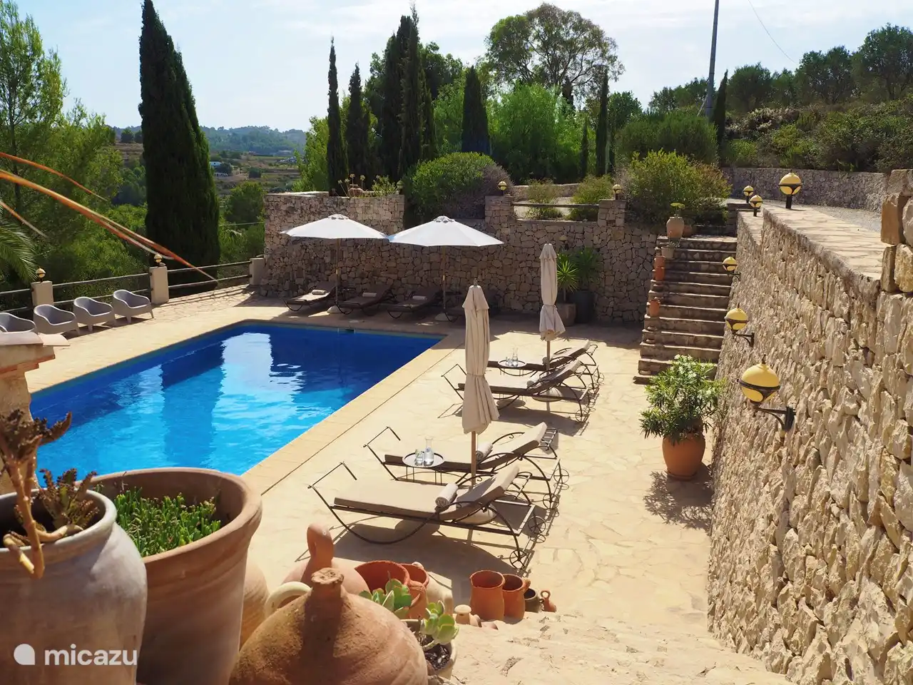 Visto desde la puerta principal de la cámara alta.