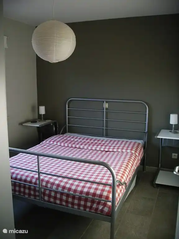 één van de twee slaapkamers 