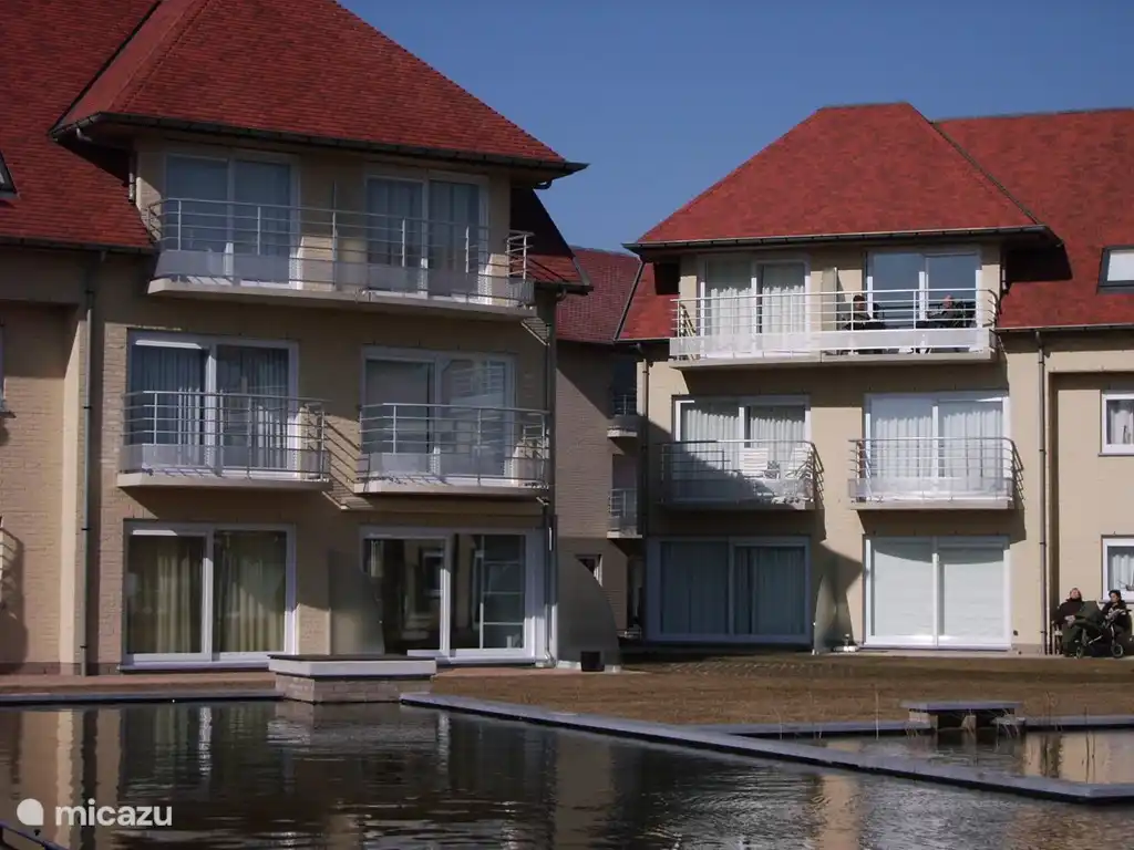 waterpartijen bij de appartementen